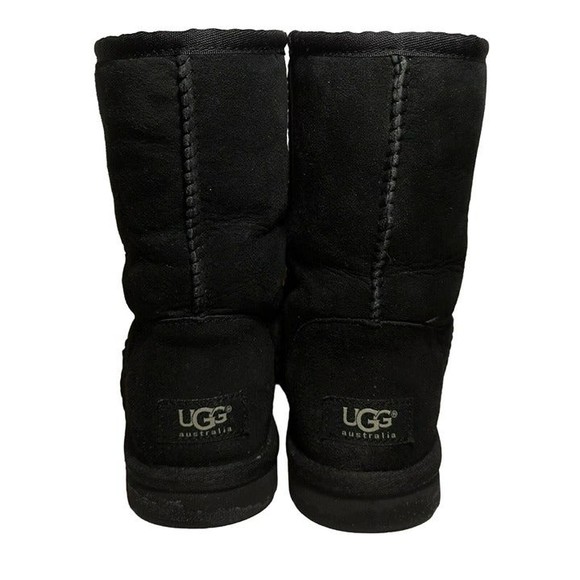 Short Black UGGS - Picture 4 of 8